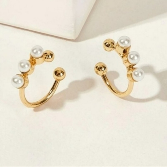 *Amanda* Cuff Earrings - Picture 1 of 3
